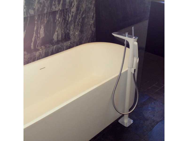 Купить Смеситель Hansgrohe PuraVida 15473400 для ванны и душа, белый/хром