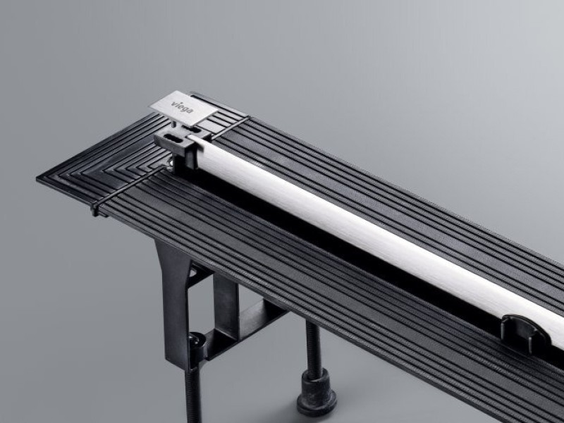 Душевой лоток Viega Advantix Vario 704360, с щелевой вставкой хром, опорами, подрезной от 30-120 см