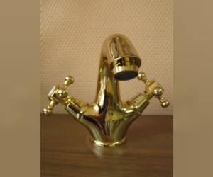 Смеситель для раковины Bugnatese Lady 934GO, с донным клапаном, золото