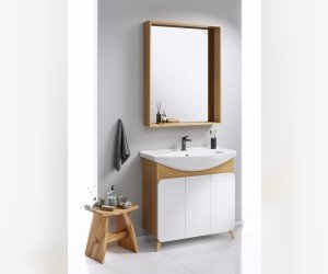 Зеркало в раме 80х100 см. Может устанавливаться как вертикально,так и горизонтально.