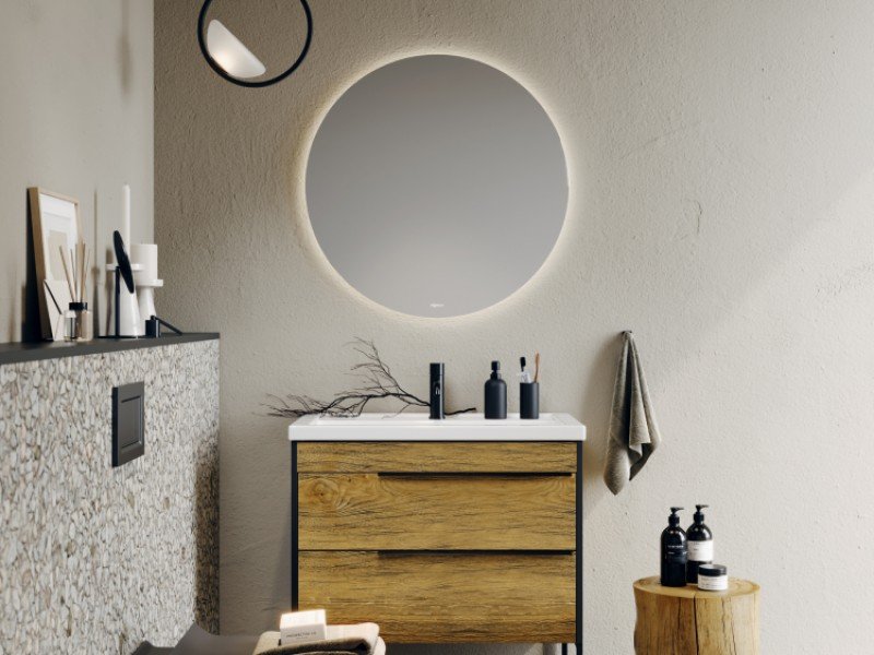 Зеркало со светодиодной подсветкой, сенсорным выключателем и регулятором освещенности.