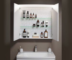 Зеркальный шкаф с двумя дверьми, светодиодным светильником, также освещающим внутреннее пространство, сенсорным выключателем и регулятором освещенности