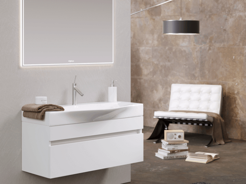 Зеркало со светодиодной подсветкой, сенсорным выключателем и регулятором освещенности.