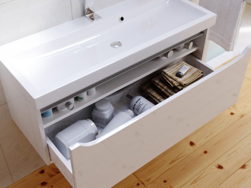 Подвесная тумба в цвете акация с одним выдвижным ящиком и полкой, скрытой за фасадом, с умывальником из литьевого мрамора